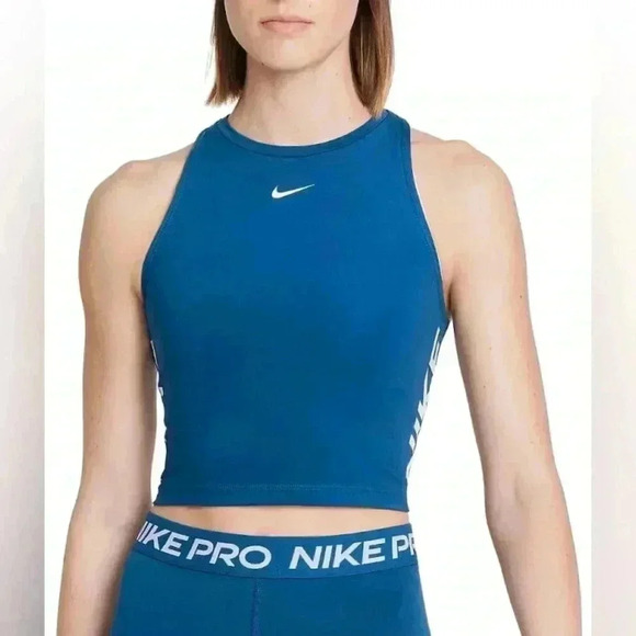 Top Nike Pro Dri-FIT Women’s Cropped Graphic Tank - Picture 4 of 5